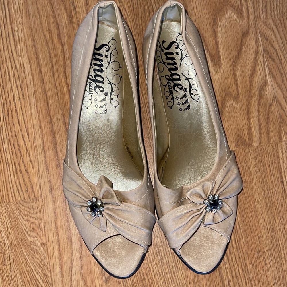 Open toe tan leather shoes size US 8 , 39 EUR